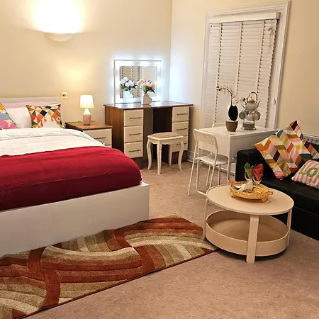 Ferienwohnung Heathrow Mansion Shuttles